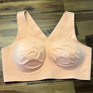 Evelyn Bobbie THE DEFY BRA